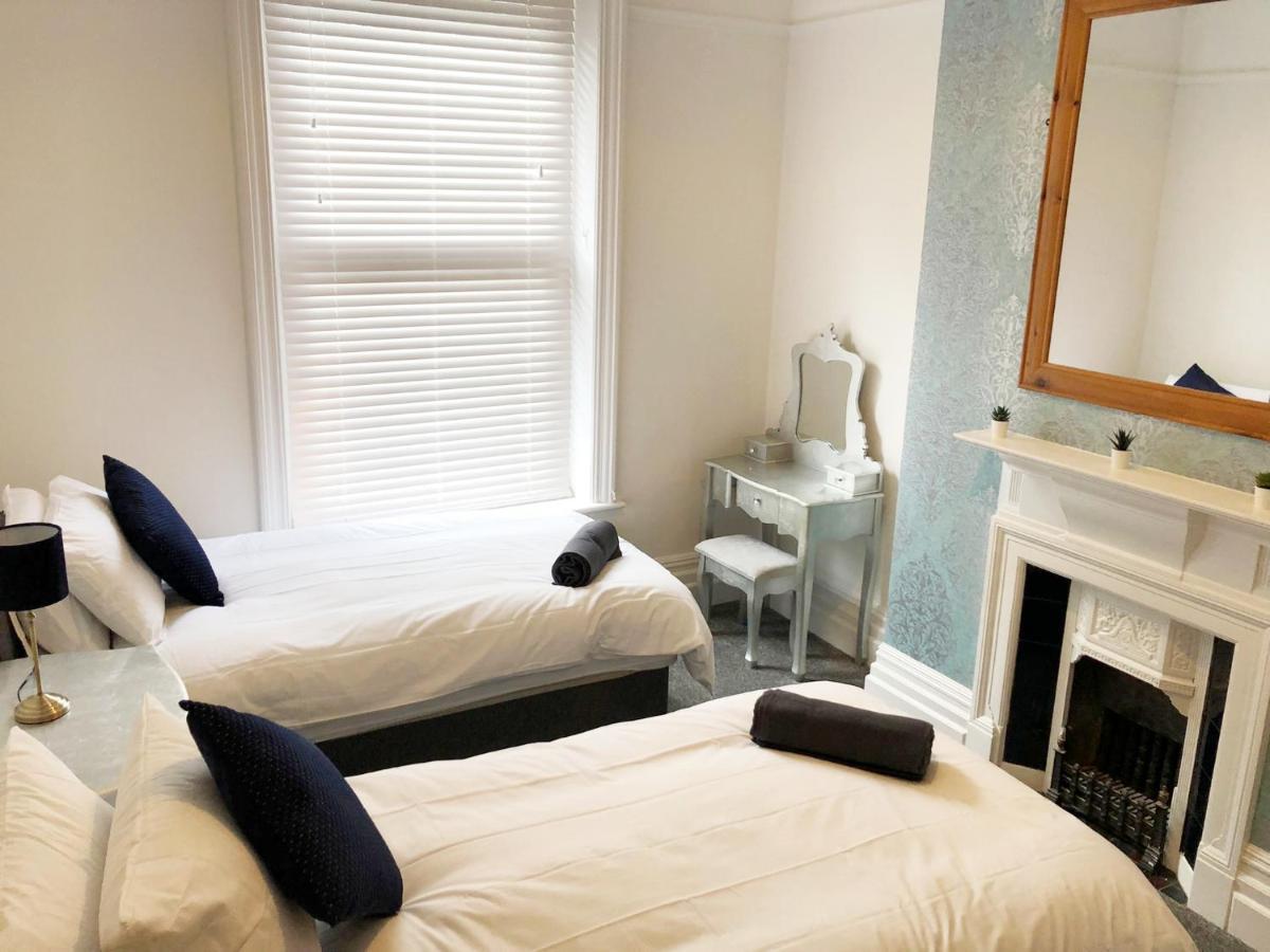 Summer Breeze. 3-Bed Apartment Close To The Beach بورنماوث المظهر الخارجي الصورة